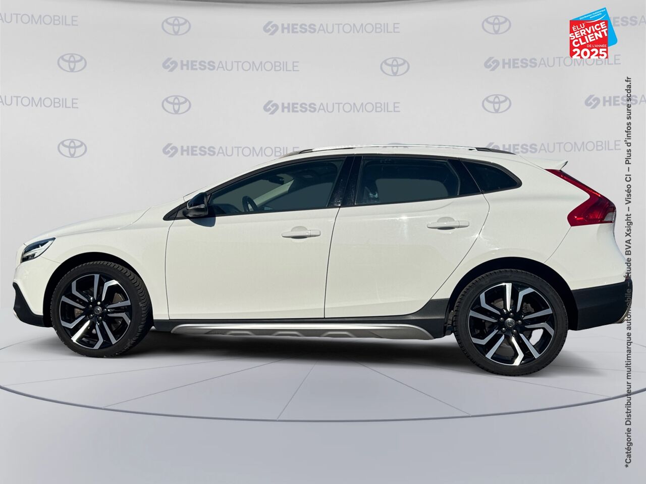Véhicule d'occasion VOLVO V40 CROSS COUNTRY T3 152CH SIGNATURE EDITION GEARTRONIC TPANO CAMERA chez Renault Saint-Louis