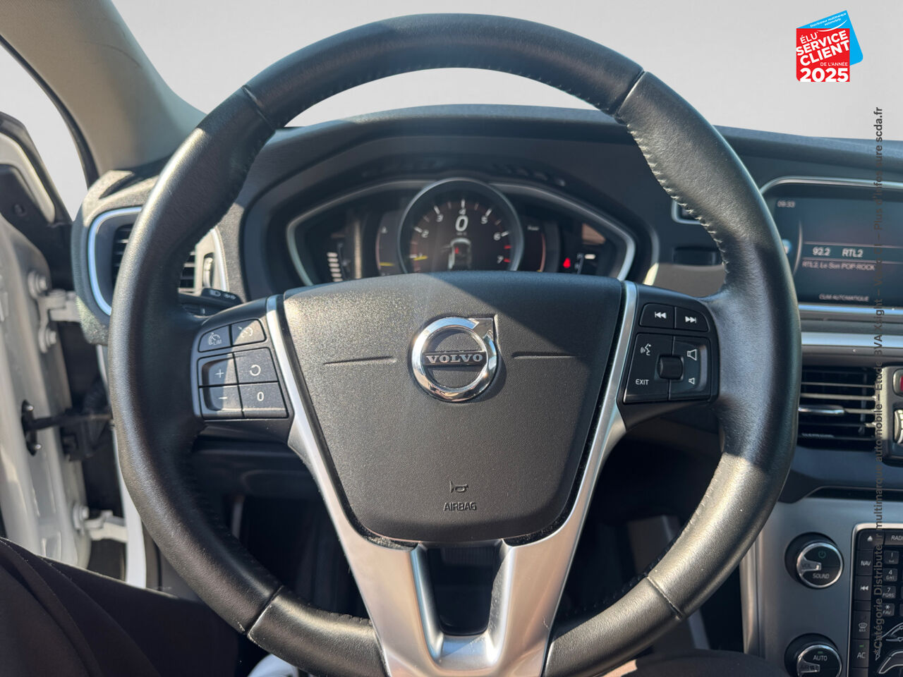 Véhicule d'occasion VOLVO V40 CROSS COUNTRY T3 152CH SIGNATURE EDITION GEARTRONIC TPANO CAMERA chez Renault Saint-Louis