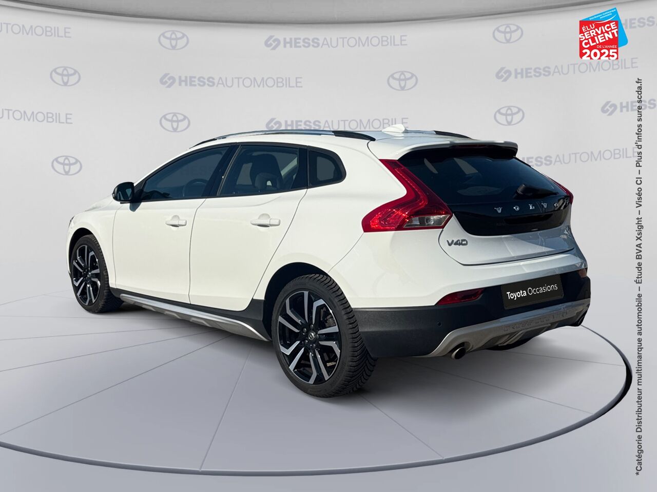 Véhicule d'occasion VOLVO V40 CROSS COUNTRY T3 152CH SIGNATURE EDITION GEARTRONIC TPANO CAMERA chez Renault Saint-Louis