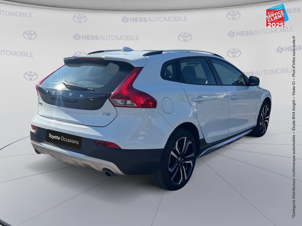 Véhicule d'occasion VOLVO V40 CROSS COUNTRY T3 152CH SIGNATURE EDITION GEARTRONIC TPANO CAMERA chez Renault Saint-Louis