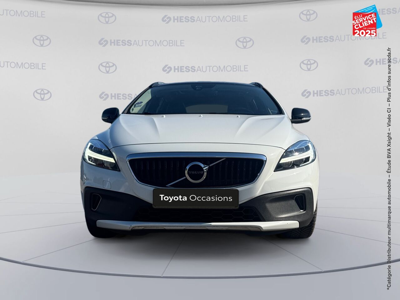 Véhicule d'occasion VOLVO V40 CROSS COUNTRY T3 152CH SIGNATURE EDITION GEARTRONIC TPANO CAMERA chez Renault Saint-Louis
