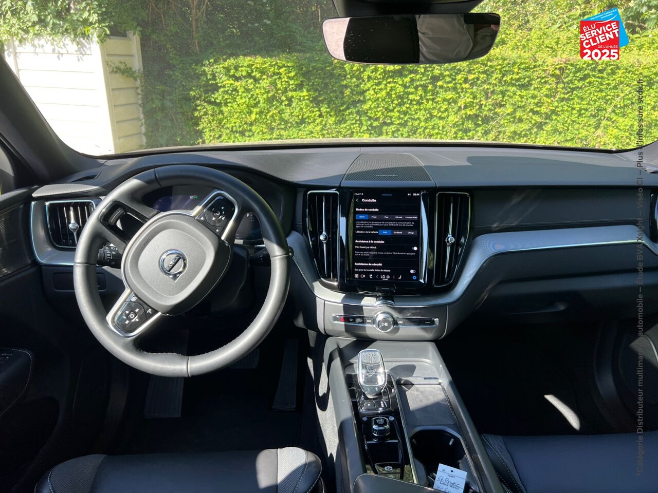 Véhicule d'occasion VOLVO XC60 T6 HYBRIDE RECHARGEABLE 253 + 145CH BLACK EDITION GEARTRONIC 8 AWD TOUVRANT SIEGE CHAUF VOLANT chez Volvo Epernay