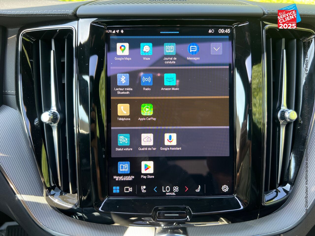 Véhicule d'occasion VOLVO XC60 T6 HYBRIDE RECHARGEABLE 253 + 145CH BLACK EDITION GEARTRONIC 8 AWD TOUVRANT SIEGE CHAUF VOLANT chez Volvo Epernay