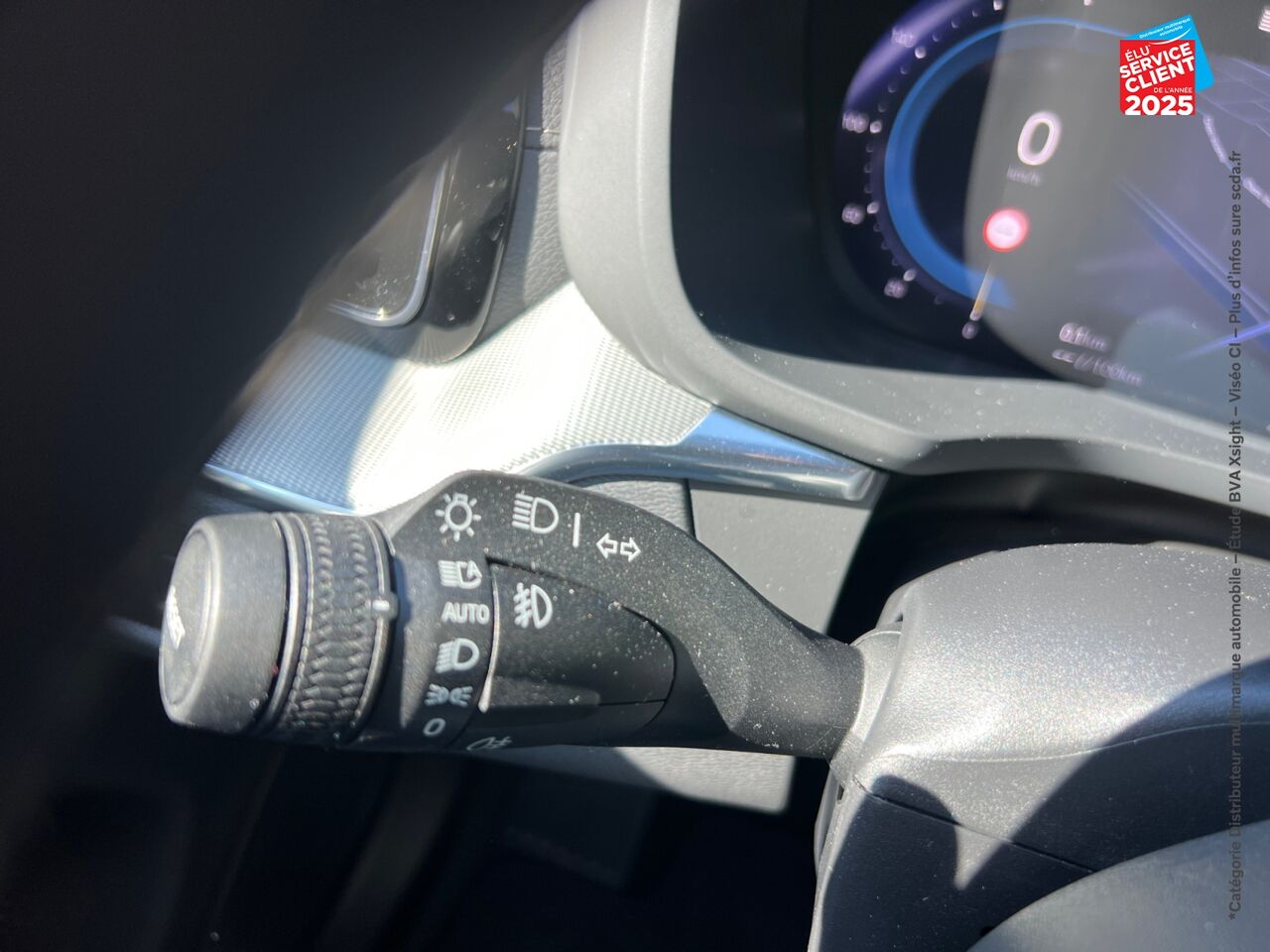 Véhicule d'occasion VOLVO XC60 T6 HYBRIDE RECHARGEABLE 253 + 145CH BLACK EDITION GEARTRONIC 8 AWD TOUVRANT SIEGE CHAUF VOLANT chez Volvo Epernay