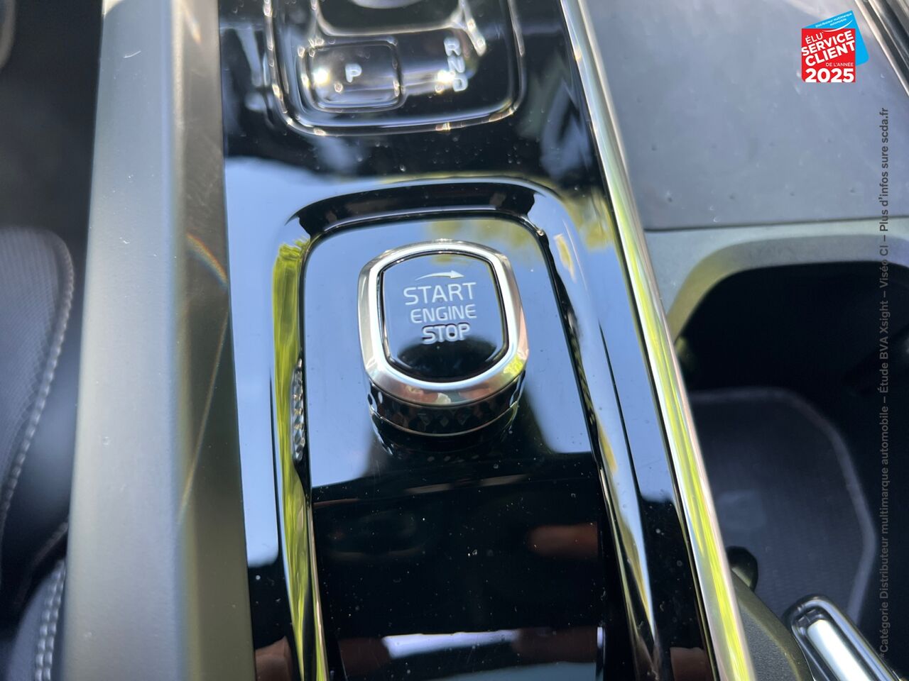 Véhicule d'occasion VOLVO XC60 T6 HYBRIDE RECHARGEABLE 253 + 145CH BLACK EDITION GEARTRONIC 8 AWD TOUVRANT SIEGE CHAUF VOLANT chez Volvo Epernay