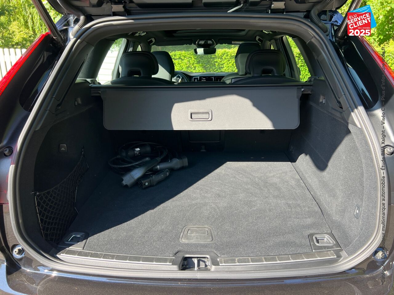 Véhicule d'occasion VOLVO XC60 T6 HYBRIDE RECHARGEABLE 253 + 145CH BLACK EDITION GEARTRONIC 8 AWD TOUVRANT SIEGE CHAUF VOLANT chez Volvo Epernay