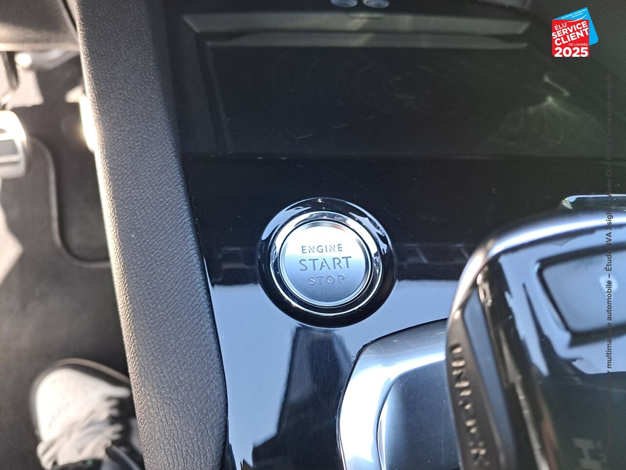 Véhicule d'occasion PEUGEOT 3008 HYBRID 225CH GT PACK E-EAT8 chez BMW Pontarlier
