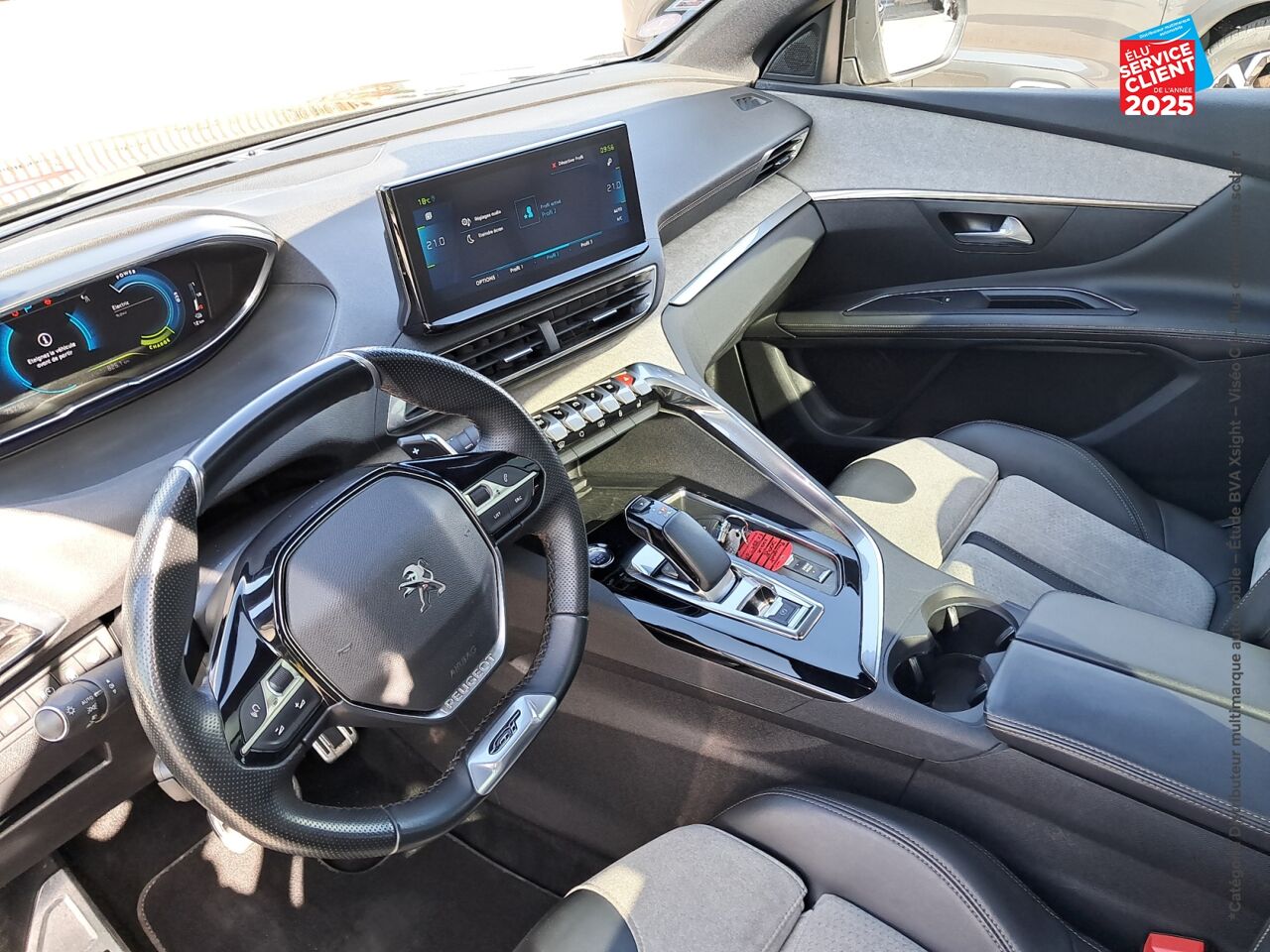 Véhicule d'occasion PEUGEOT 3008 HYBRID 225CH GT PACK E-EAT8 chez BMW Pontarlier