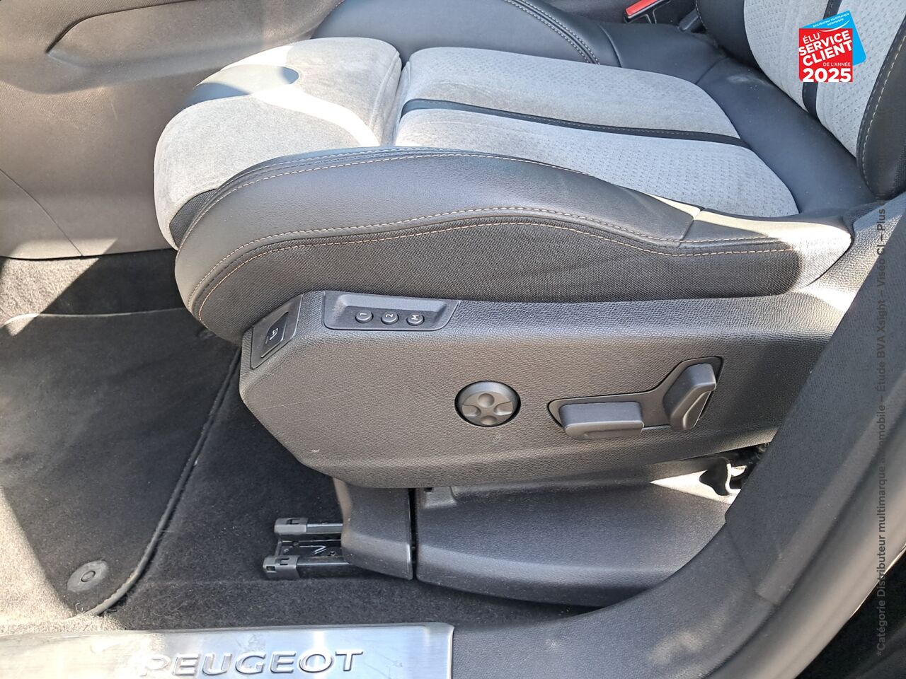 Véhicule d'occasion PEUGEOT 3008 HYBRID 225CH GT PACK E-EAT8 chez BMW Pontarlier