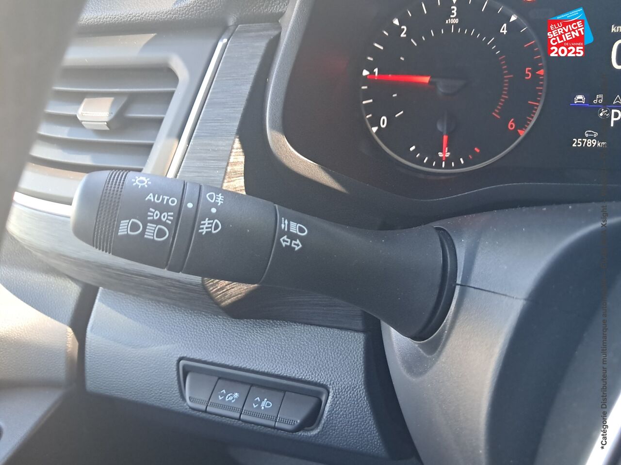 Véhicule d'occasion RENAULT TRAFIC COMBI L2 2.0 BLUE DCI 150CH SS INTENS EDC 8 PLACES E6E chez Toyota Thionville
