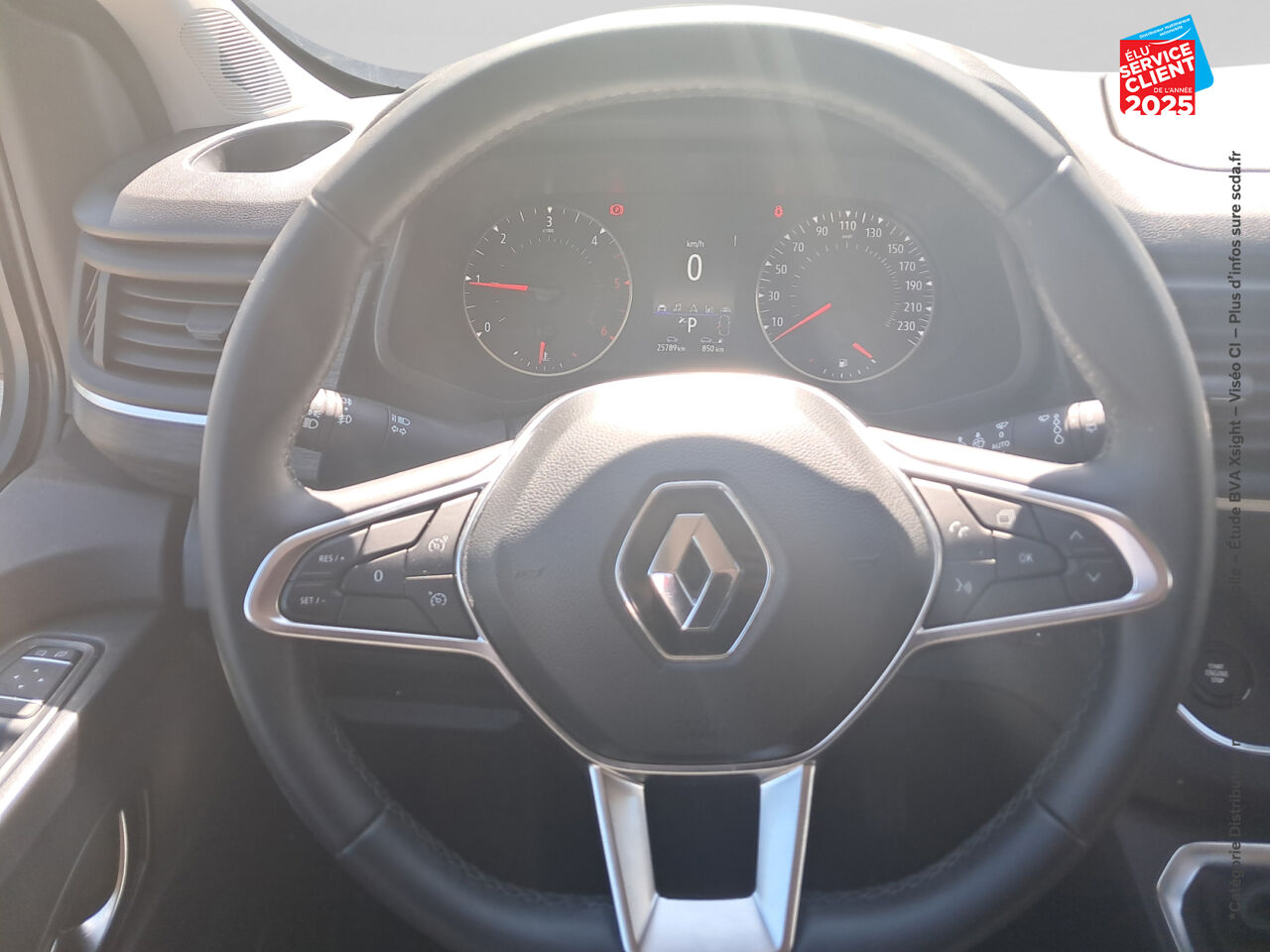 Véhicule d'occasion RENAULT TRAFIC COMBI L2 2.0 BLUE DCI 150CH SS INTENS EDC 8 PLACES E6E chez Toyota Thionville