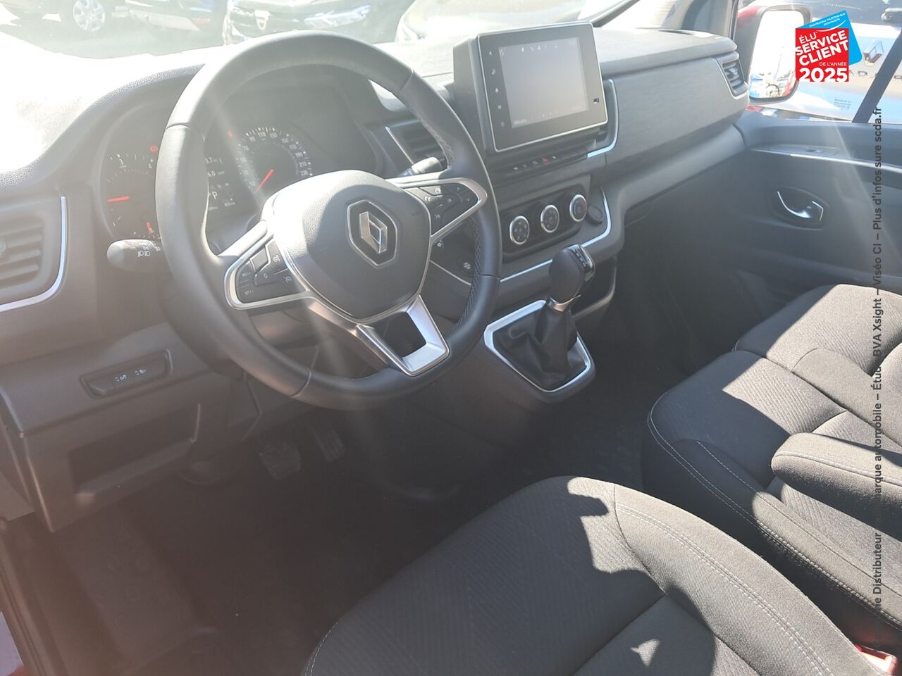 Véhicule d'occasion RENAULT TRAFIC COMBI L2 2.0 BLUE DCI 150CH SS INTENS EDC 8 PLACES E6E chez Toyota Thionville