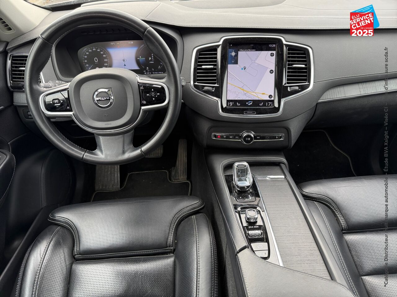 Véhicule d'occasion VOLVO XC90 T8 TWIN ENGINE 303 + 87CH INSCRIPTION LUXE GEARTRONIC 7 PLACES 48G TOUVRANT SIEGES CHAUF/VENTIL chez Renault Sélestat