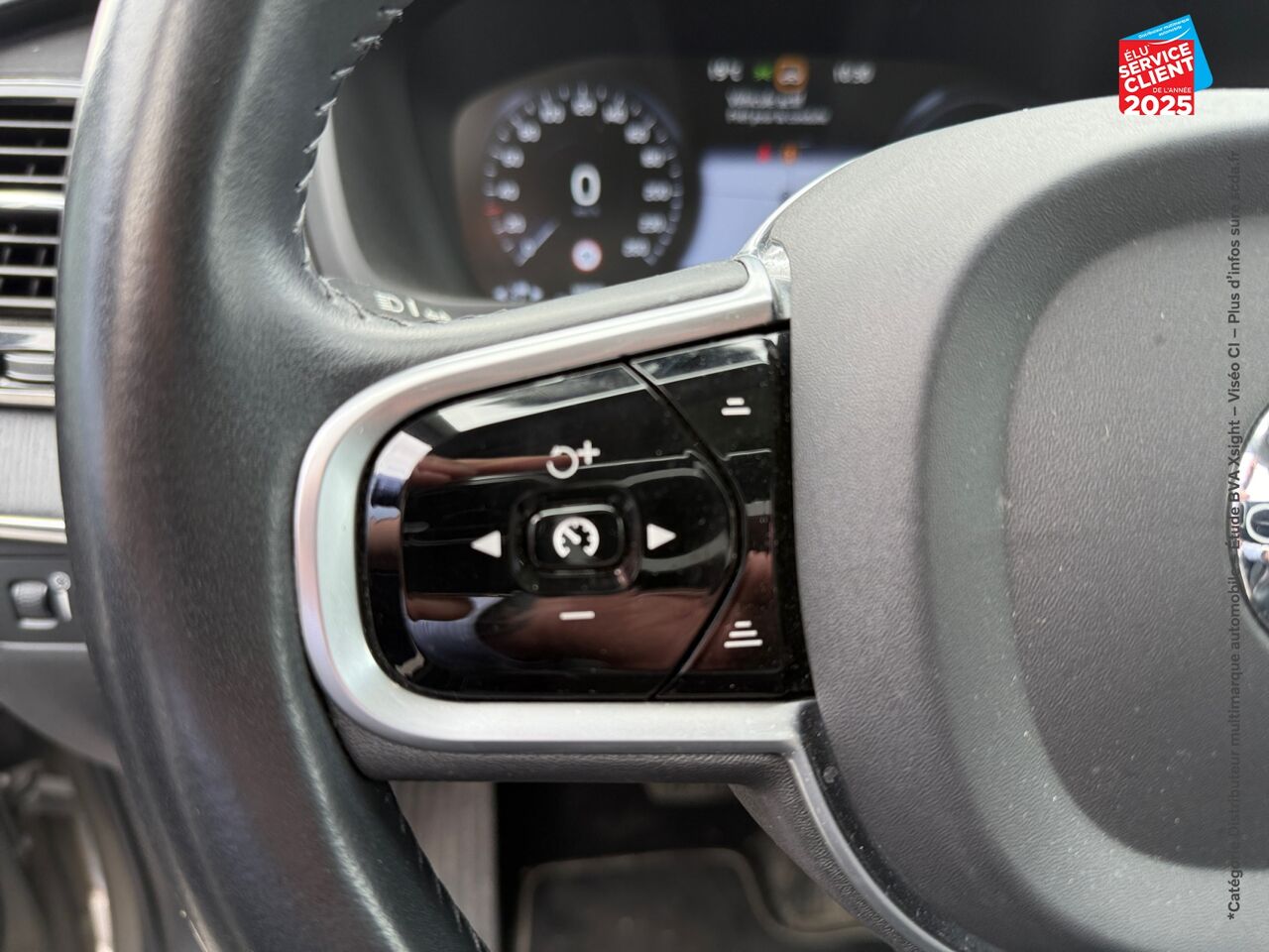 Véhicule d'occasion VOLVO XC90 T8 TWIN ENGINE 303 + 87CH INSCRIPTION LUXE GEARTRONIC 7 PLACES 48G TOUVRANT SIEGES CHAUF/VENTIL chez Renault Sélestat