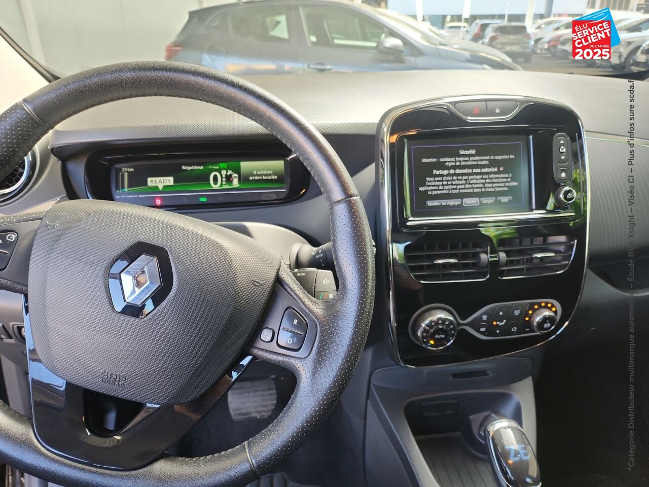 Véhicule d'occasion RENAULT ZOE BUSINESS CHARGE NORMALE R90 MY19 chez Renault Sélestat