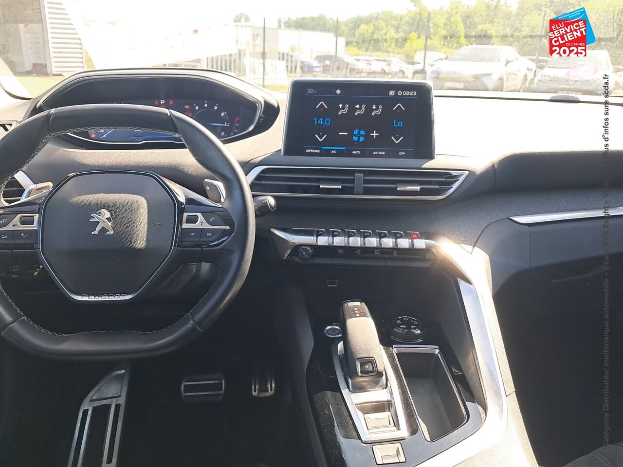 Véhicule d'occasion PEUGEOT 3008 1.2 PURETECH 130CH E6.C CROSSWAY SS EAT8 chez Toyota Verdun