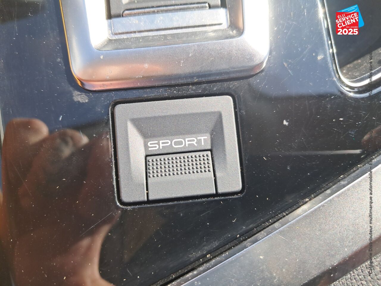 Véhicule d'occasion PEUGEOT 3008 1.2 PURETECH 130CH E6.C CROSSWAY SS EAT8 chez Toyota Verdun