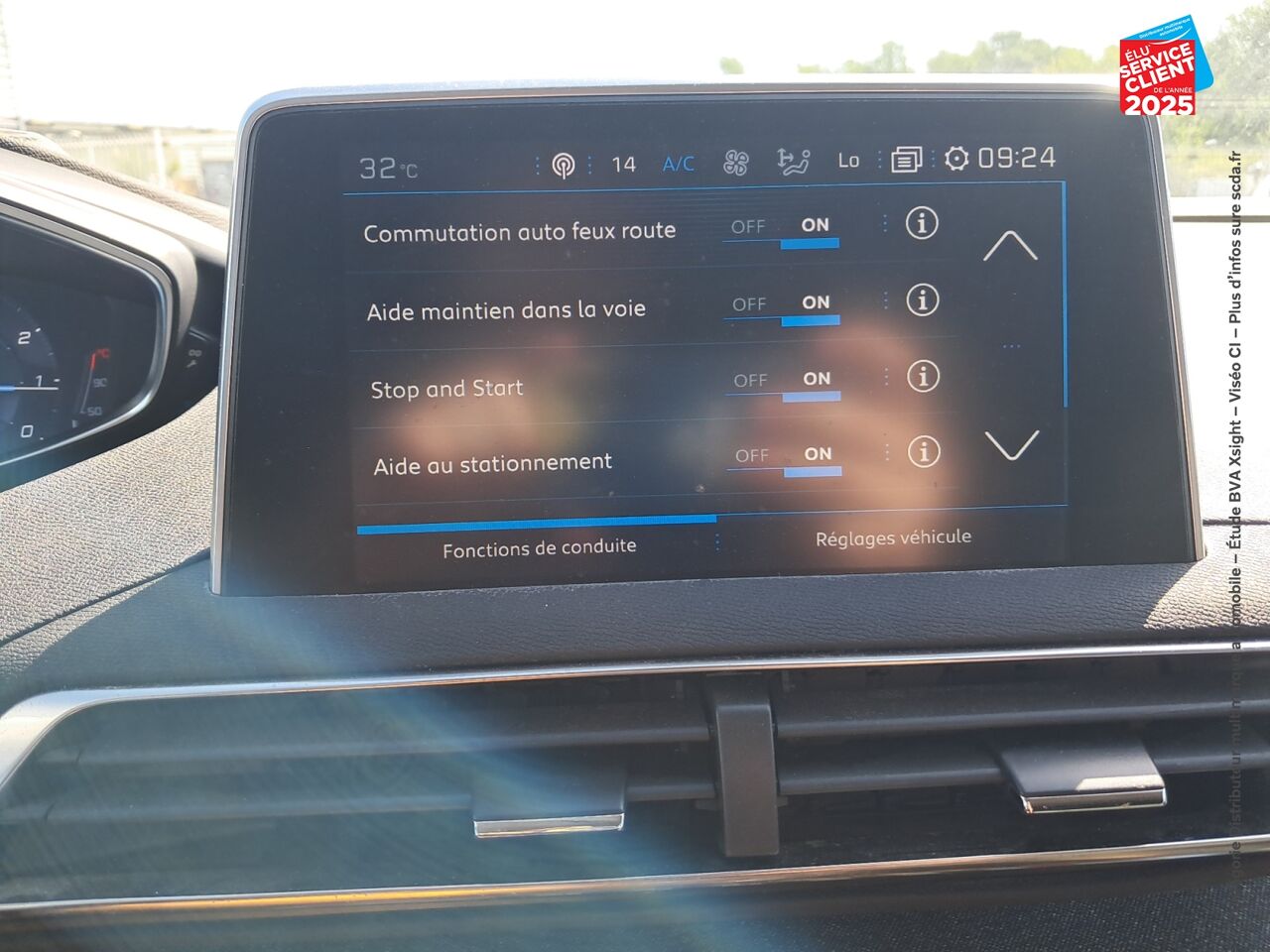 Véhicule d'occasion PEUGEOT 3008 1.2 PURETECH 130CH E6.C CROSSWAY SS EAT8 chez Toyota Verdun