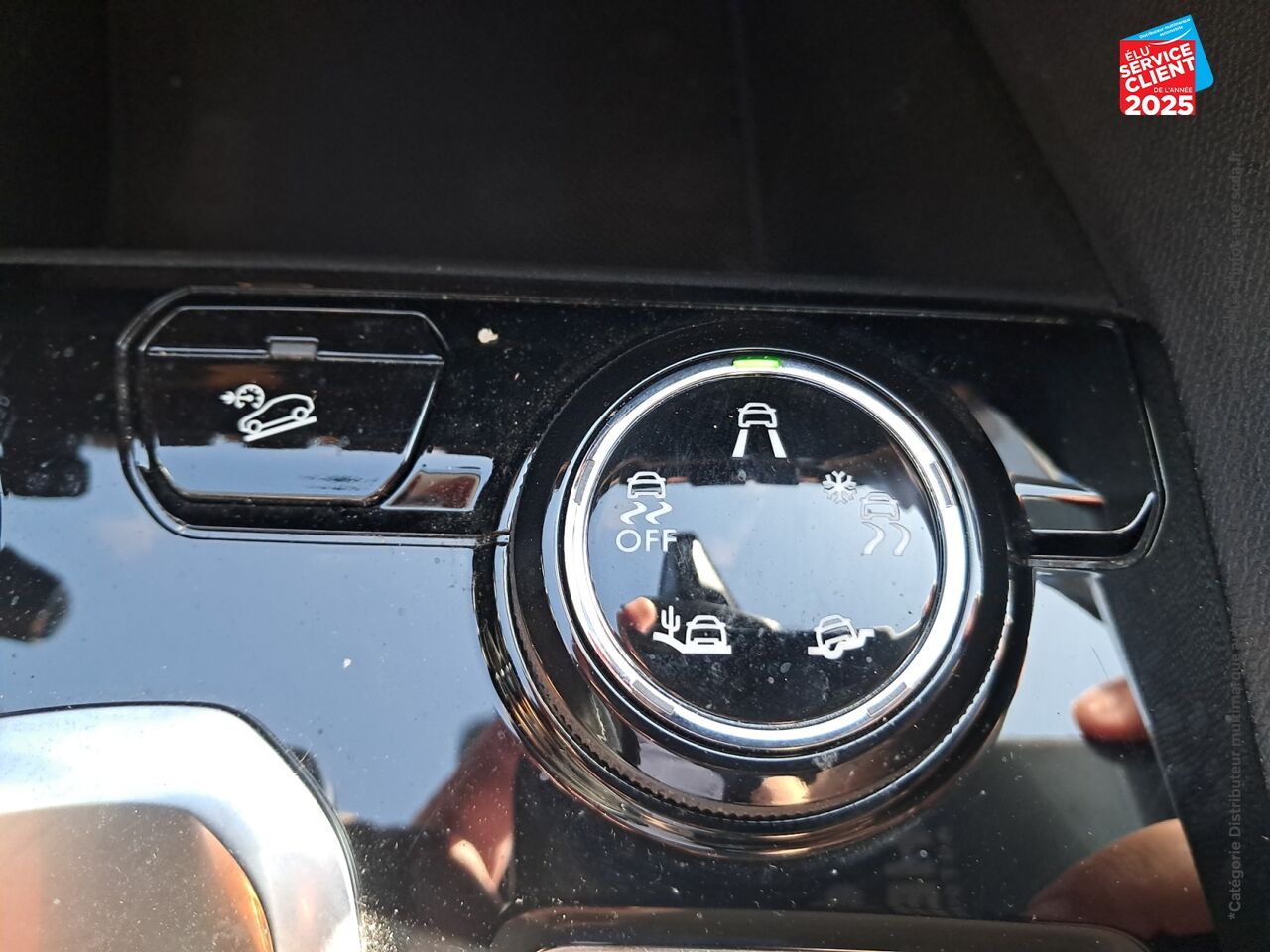 Véhicule d'occasion PEUGEOT 3008 1.2 PURETECH 130CH E6.C CROSSWAY SS EAT8 chez Toyota Verdun