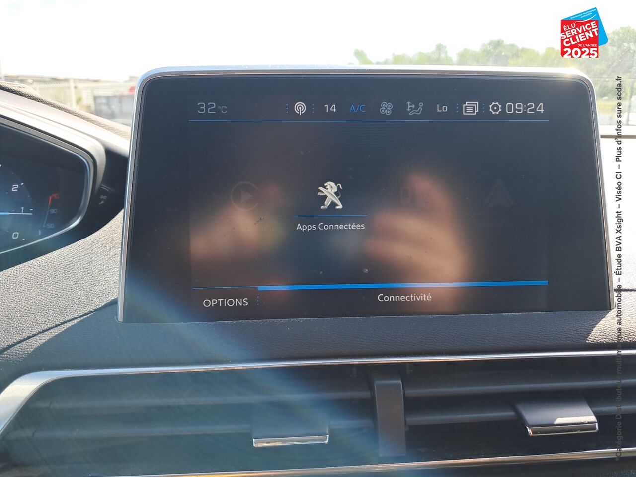 Véhicule d'occasion PEUGEOT 3008 1.2 PURETECH 130CH E6.C CROSSWAY SS EAT8 chez Toyota Verdun