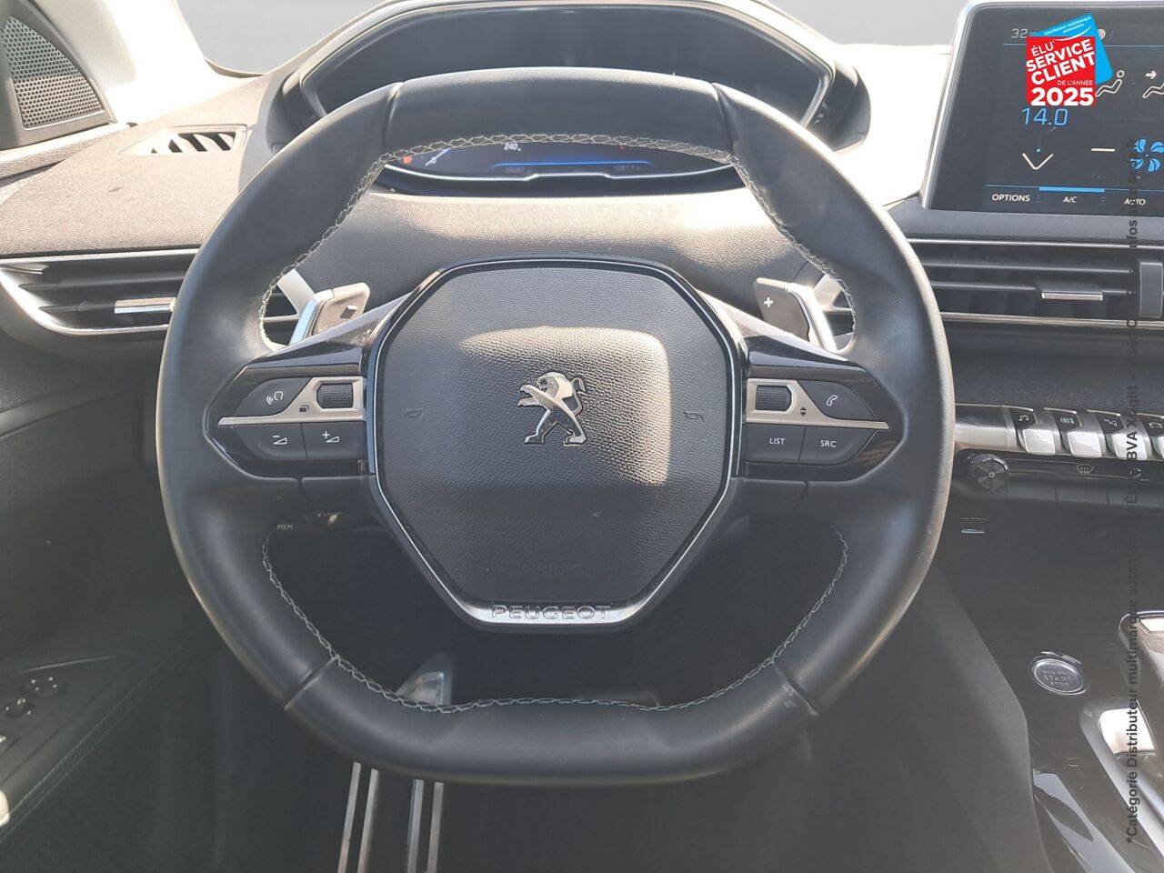 Véhicule d'occasion PEUGEOT 3008 1.2 PURETECH 130CH E6.C CROSSWAY SS EAT8 chez Toyota Verdun