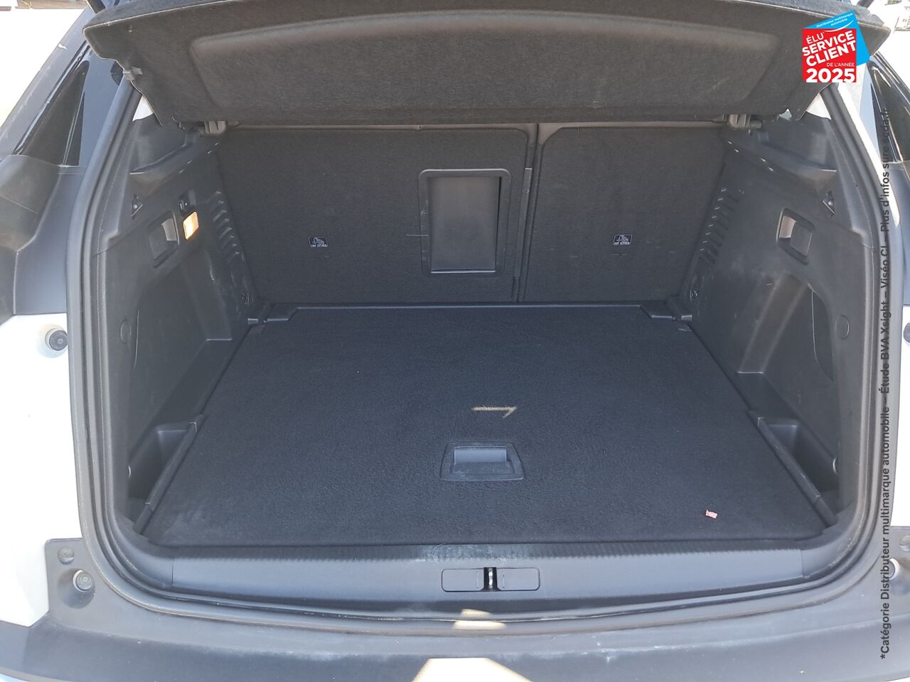 Véhicule d'occasion PEUGEOT 3008 1.2 PURETECH 130CH E6.C CROSSWAY SS EAT8 chez Toyota Verdun
