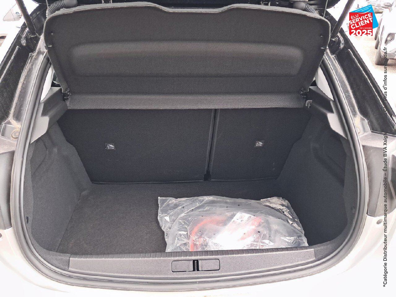 Véhicule d'occasion OPEL CORSA ELECTRIC 136CH ELEGANCE BUSINESS chez HESS Automobile
