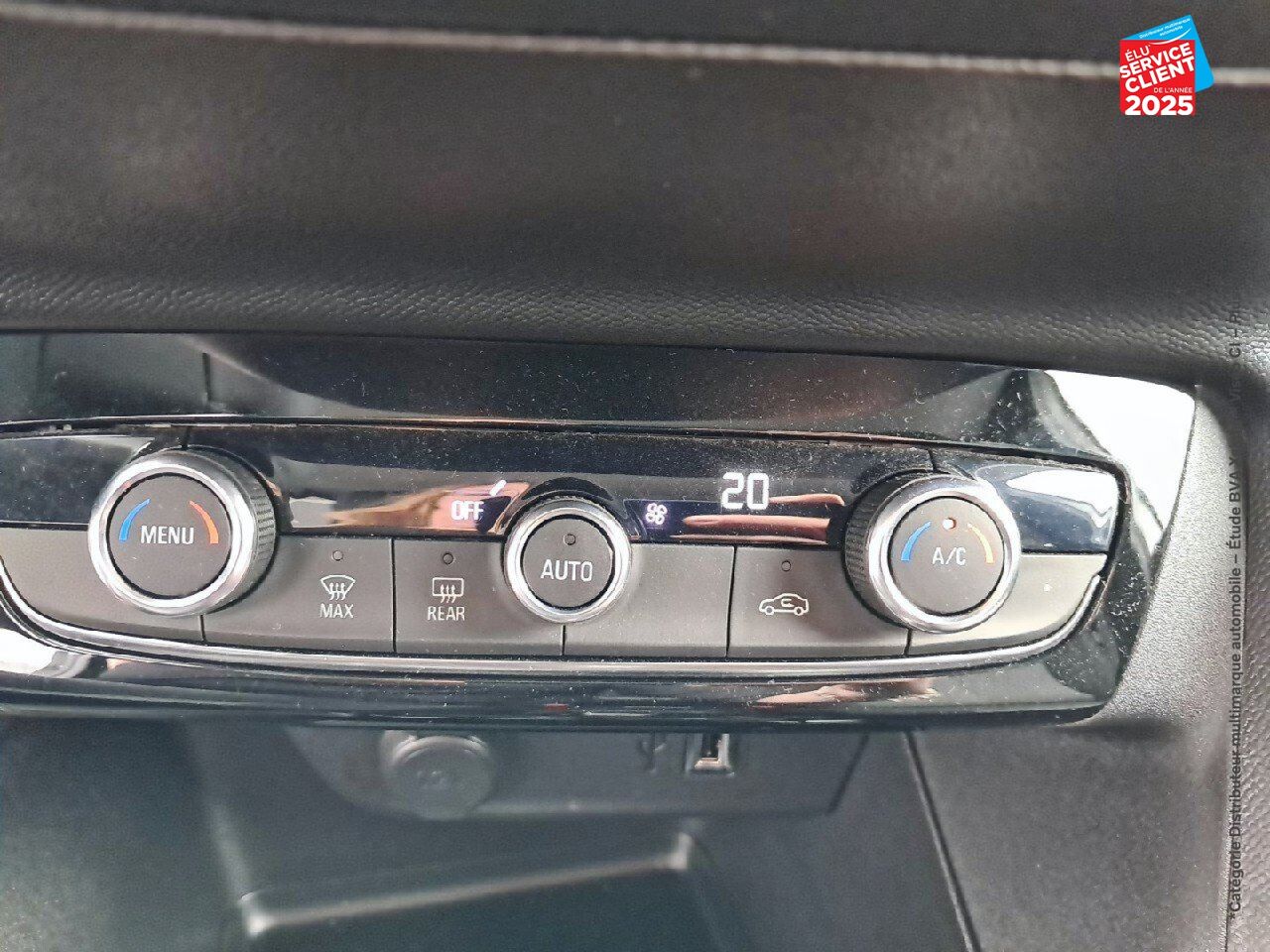 Véhicule d'occasion OPEL CORSA ELECTRIC 136CH ELEGANCE BUSINESS chez HESS Automobile