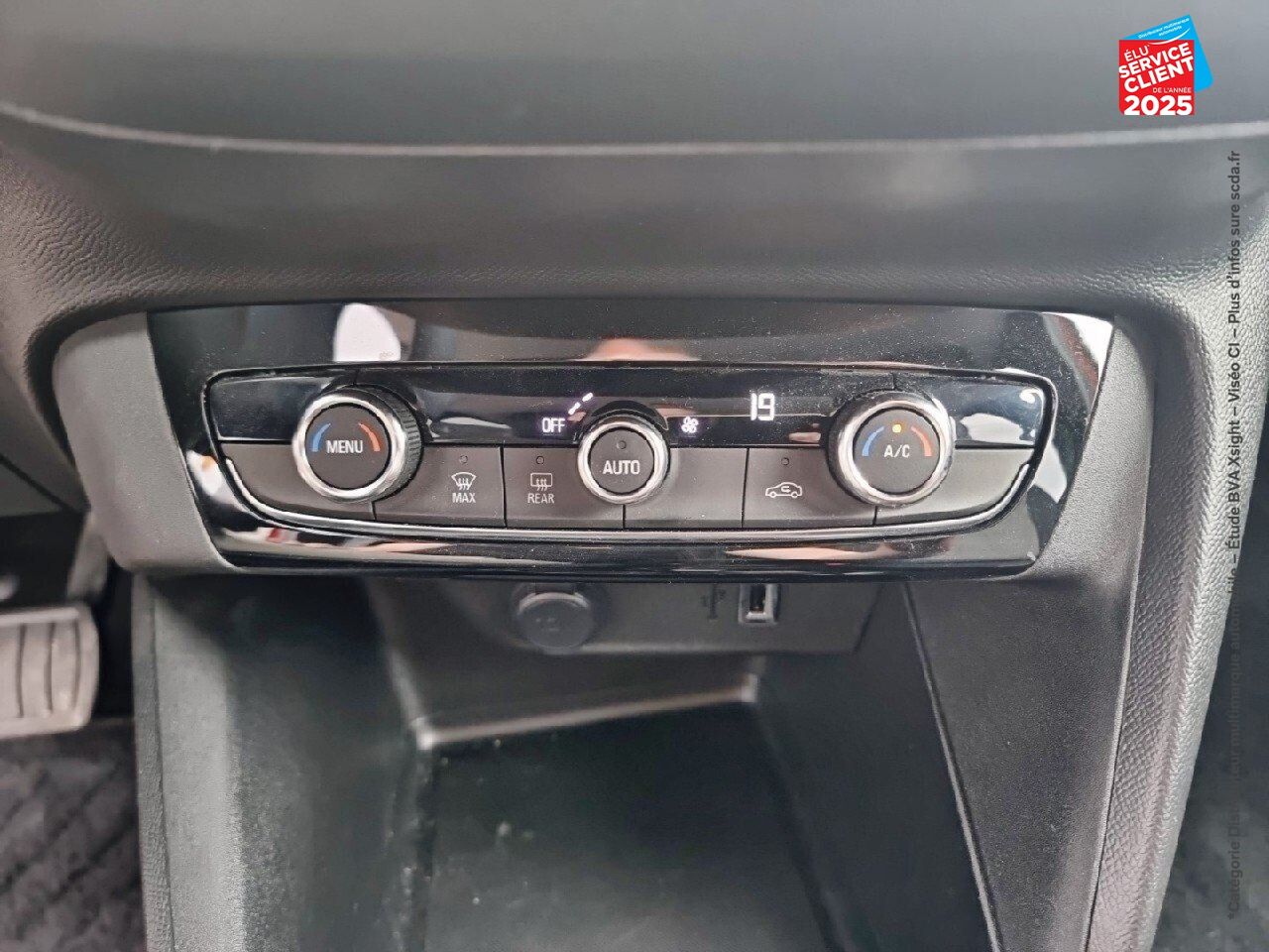 Véhicule d'occasion OPEL CORSA ELECTRIC 136CH ELEGANCE BUSINESS chez Opel Saint-Dizier