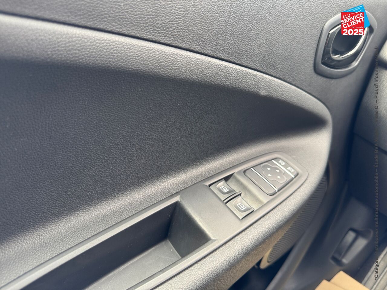 Véhicule d'occasion RENAULT ZOE LIFE CHARGE NORMALE R110 4CV chez Renault Sélestat
