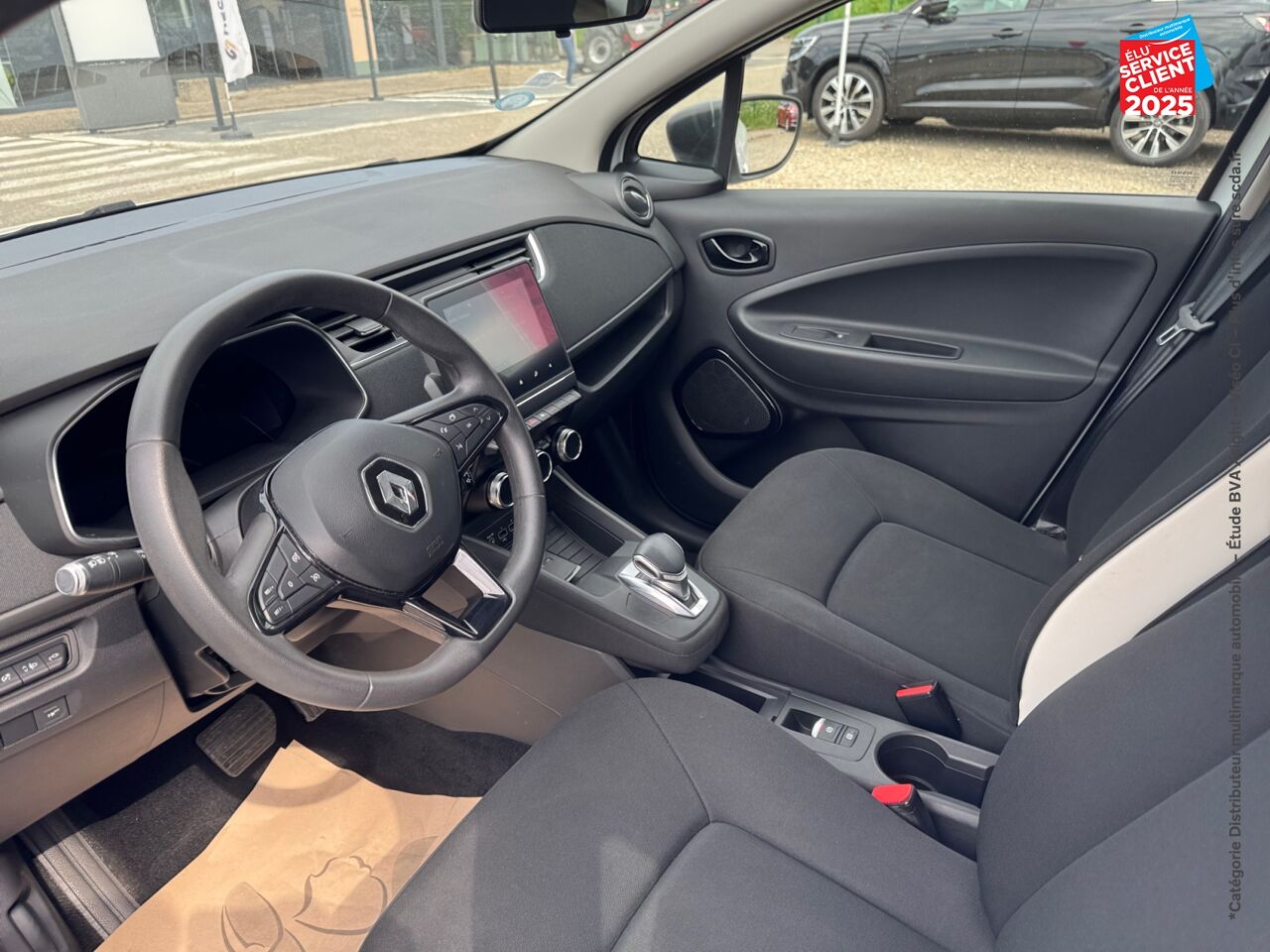 Véhicule d'occasion RENAULT ZOE LIFE CHARGE NORMALE R110 4CV chez Renault Sélestat