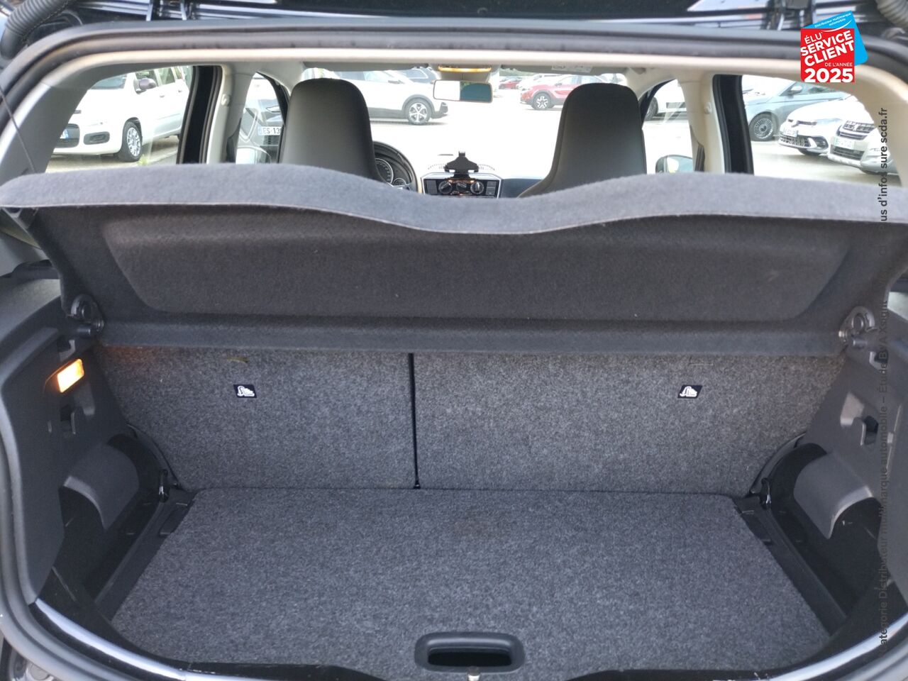 Véhicule d'occasion VOLKSWAGEN UP 1.0 60CH MOVE 5P chez Le Veodrome