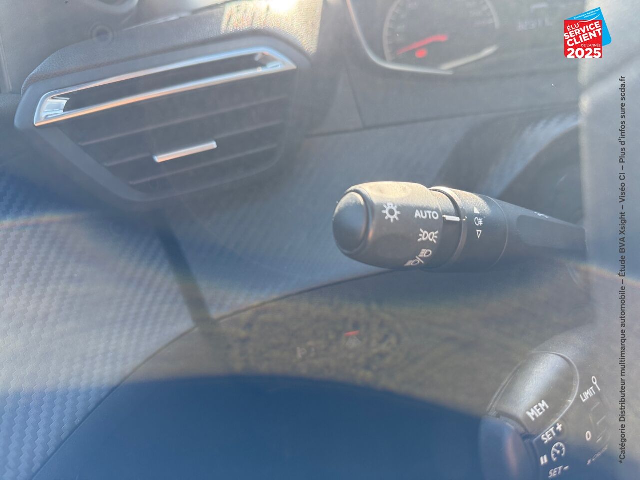 Véhicule d'occasion PEUGEOT 208 1.2 PURETECH 75CH SS LIKE chez Toyota Thionville