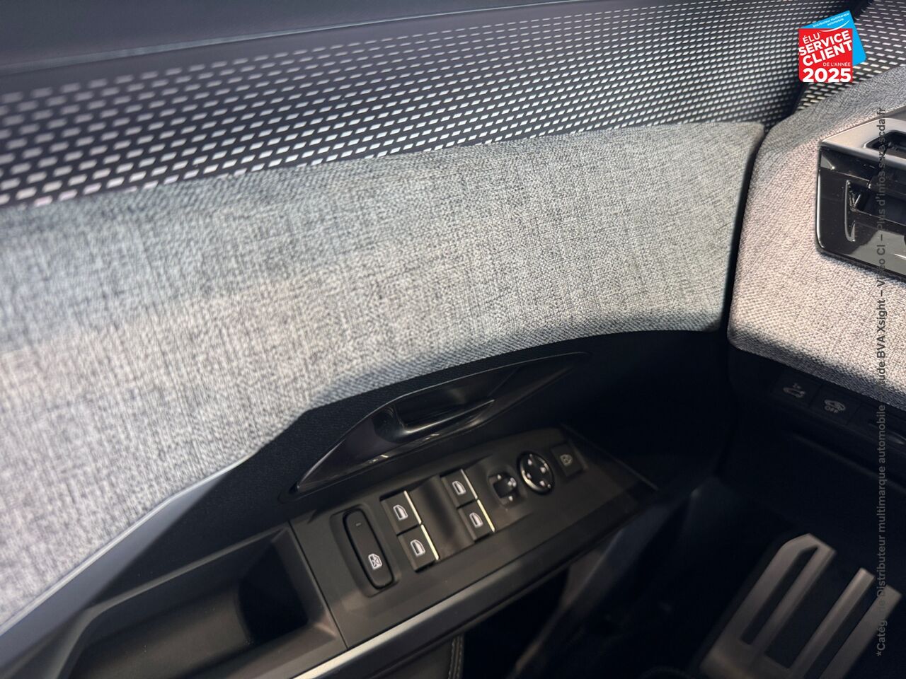 Véhicule d'occasion PEUGEOT 3008 ELECTRIQUE 210CH BATTERIE 73 KWH GT SIEGE CHAUF VOLANT CHAUF CAMERA GPS chez Dacia Montbéliard