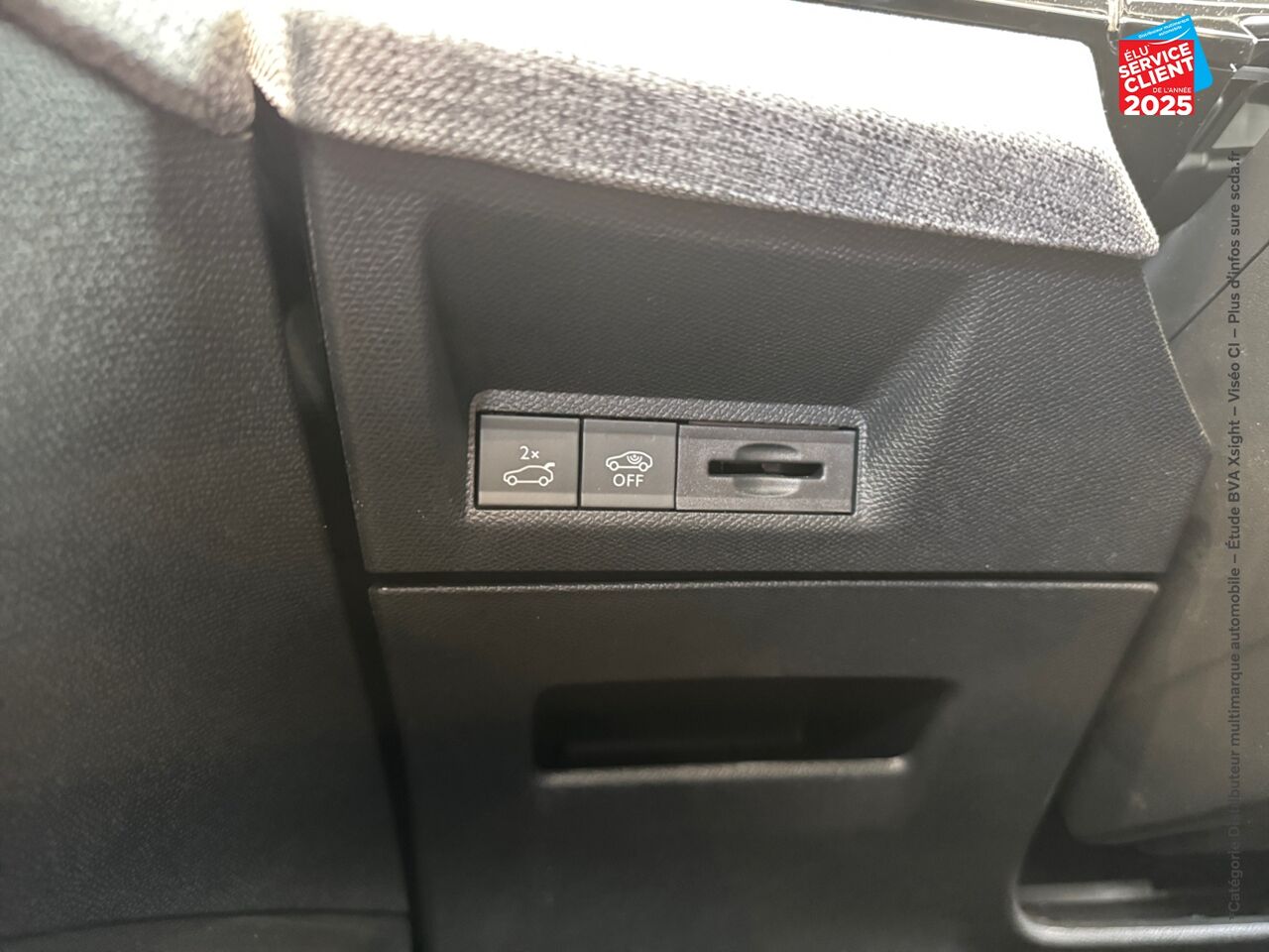 Véhicule d'occasion PEUGEOT 3008 ELECTRIQUE 210CH BATTERIE 73 KWH GT SIEGE CHAUF VOLANT CHAUF CAMERA GPS chez Dacia Montbéliard