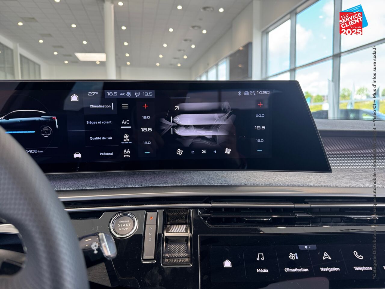 Véhicule d'occasion PEUGEOT 3008 ELECTRIQUE 210CH BATTERIE 73 KWH GT SIEGE CHAUF VOLANT CHAUF CAMERA GPS chez Dacia Montbéliard