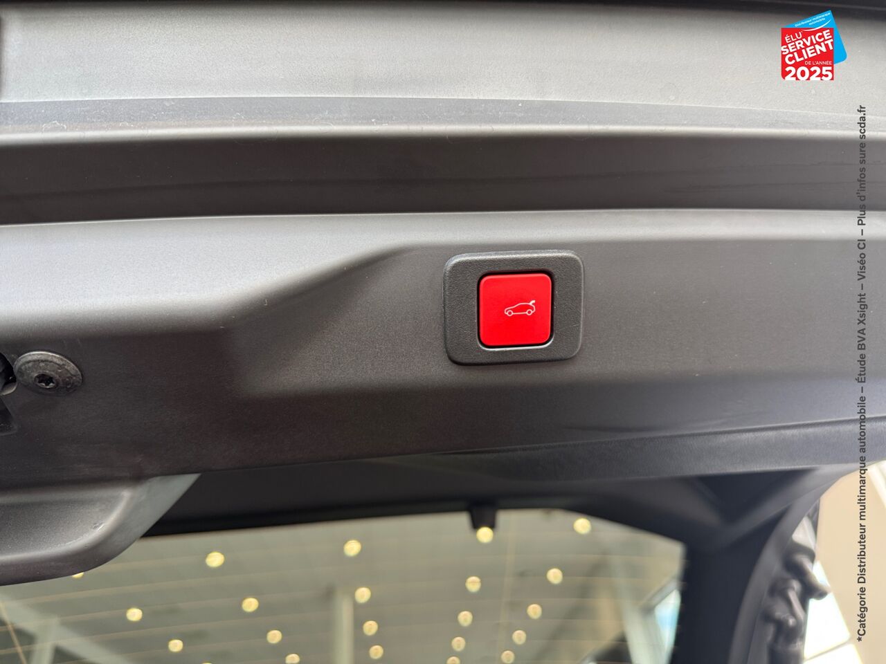 Véhicule d'occasion PEUGEOT 3008 ELECTRIQUE 210CH BATTERIE 73 KWH GT SIEGE CHAUF VOLANT CHAUF CAMERA GPS chez Dacia Montbéliard