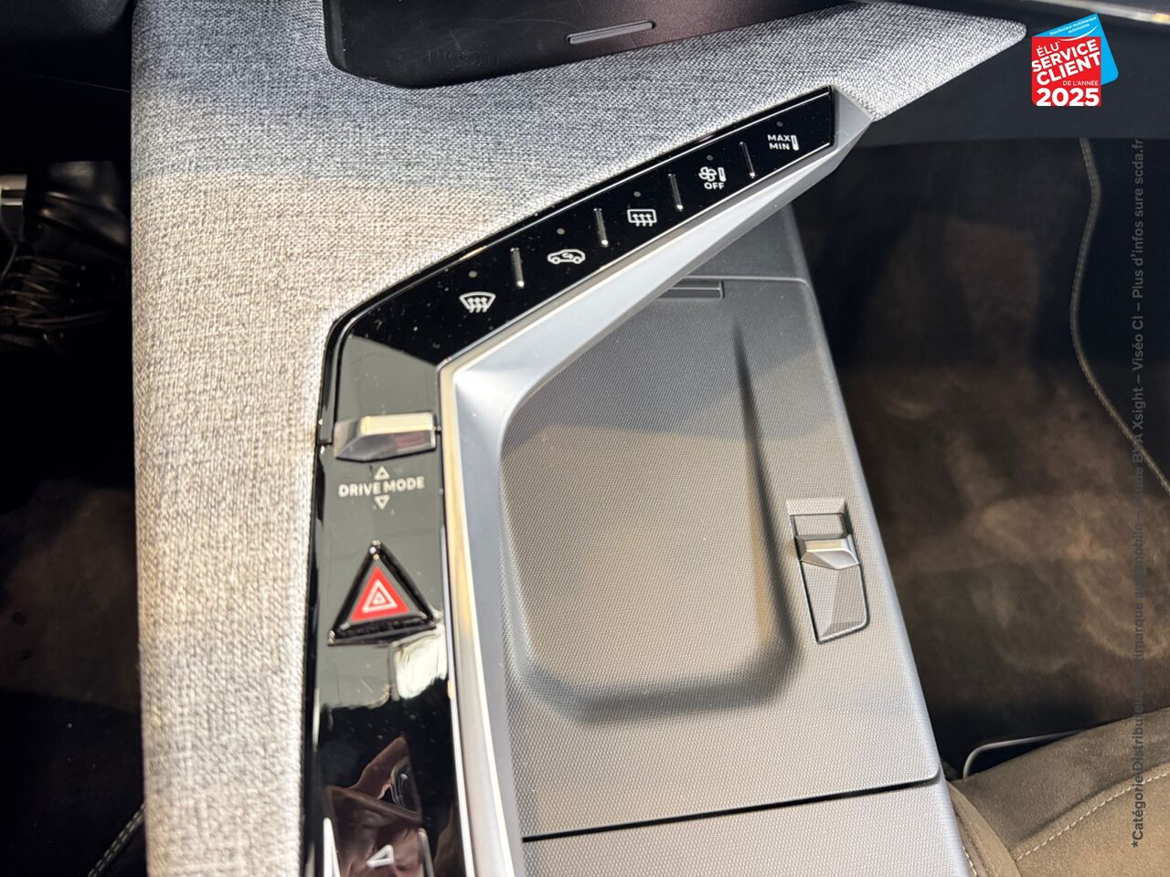 Véhicule d'occasion PEUGEOT 3008 ELECTRIQUE 210CH BATTERIE 73 KWH GT SIEGE CHAUF VOLANT CHAUF CAMERA GPS chez Dacia Montbéliard