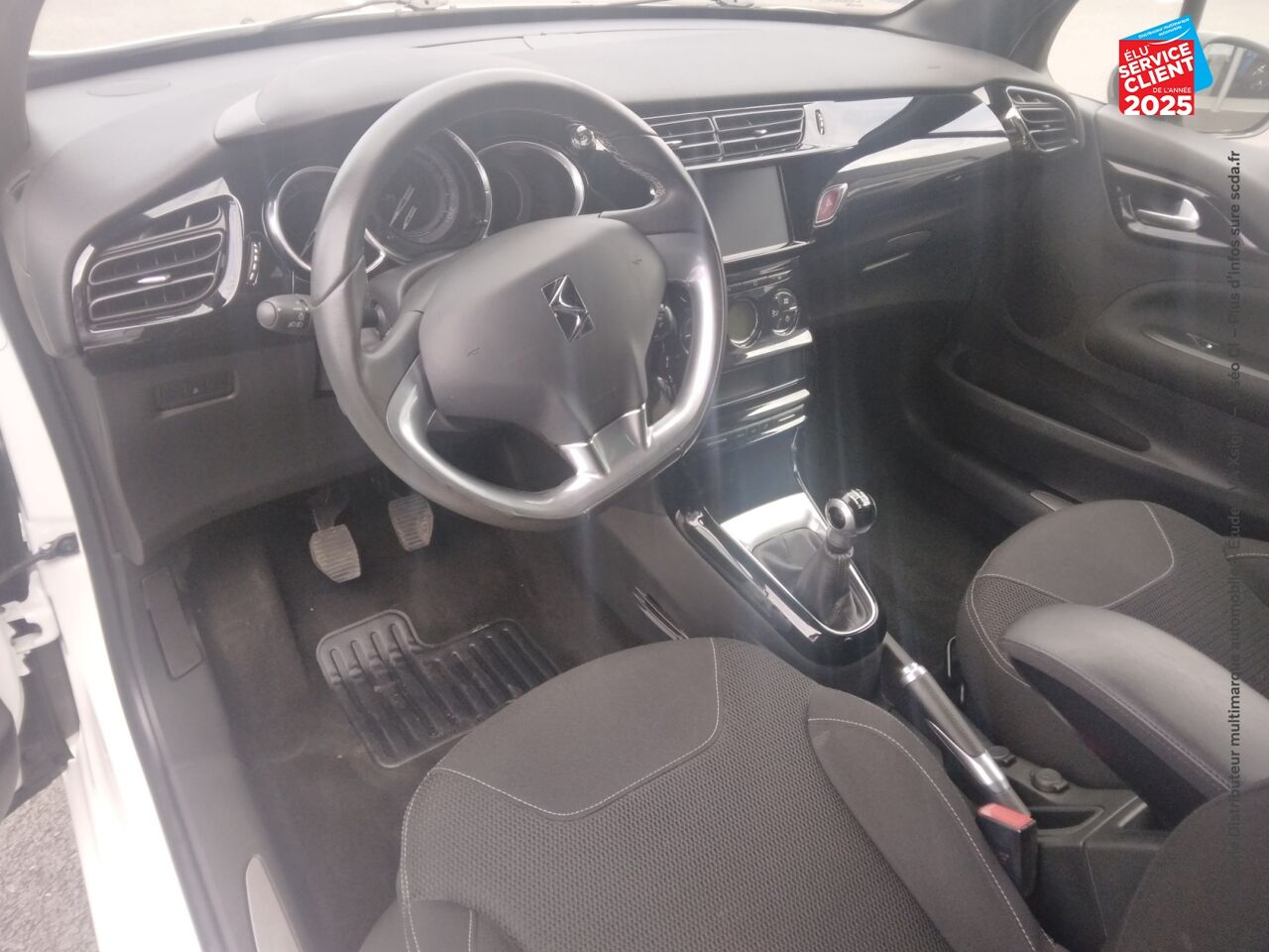 Véhicule d'occasion DS DS 3 PURETECH 82CH SO CHIC chez BMW Pontarlier