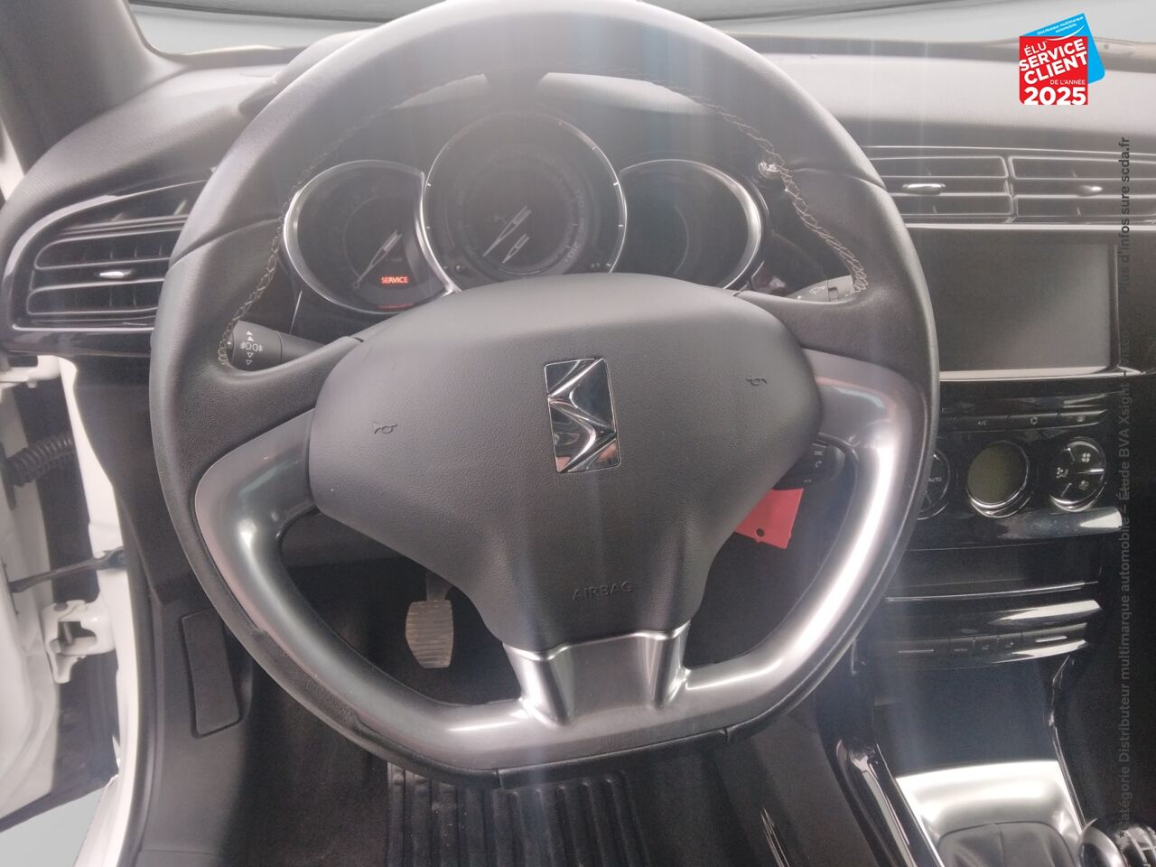 Véhicule d'occasion DS DS 3 PURETECH 82CH SO CHIC chez BMW Pontarlier