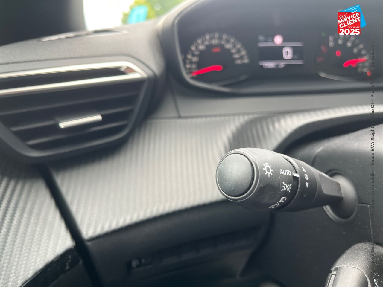 Véhicule d'occasion PEUGEOT 2008 1.2 PURETECH 100CH SS ACTIVE chez Nissan Besançon