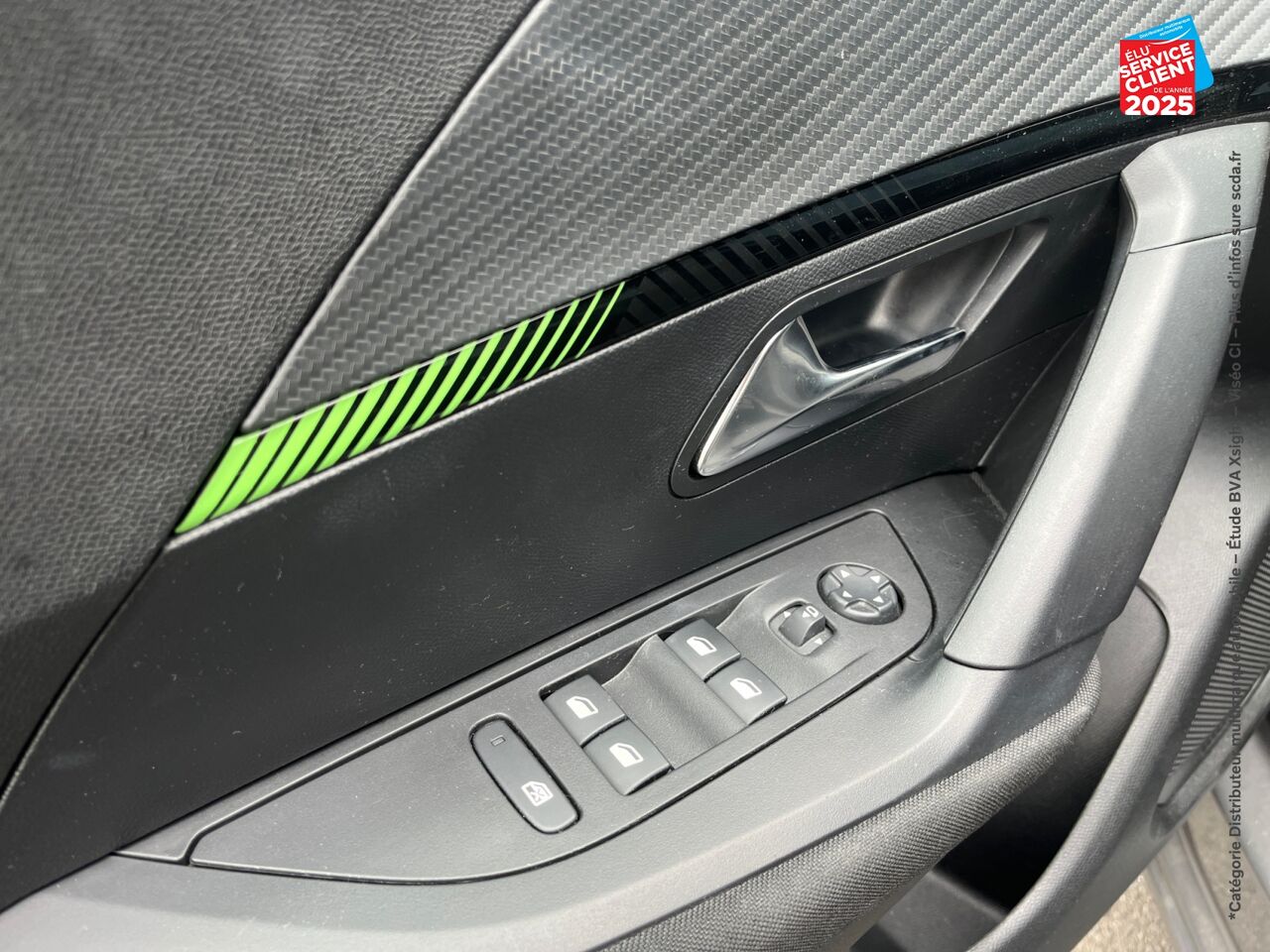 Véhicule d'occasion PEUGEOT 2008 1.2 PURETECH 100CH SS ACTIVE chez Nissan Besançon
