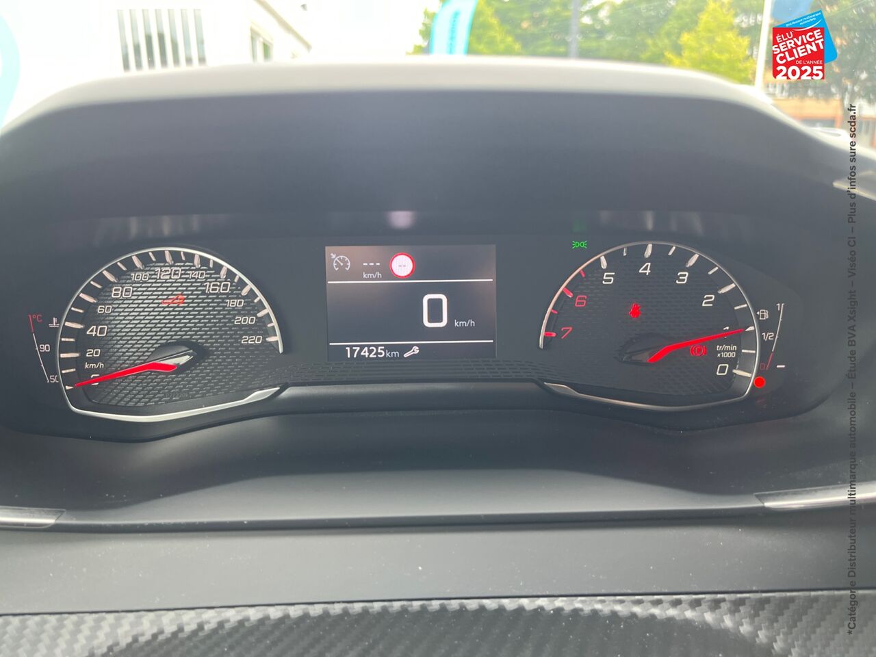 Véhicule d'occasion PEUGEOT 2008 1.2 PURETECH 100CH SS ACTIVE chez Nissan Besançon