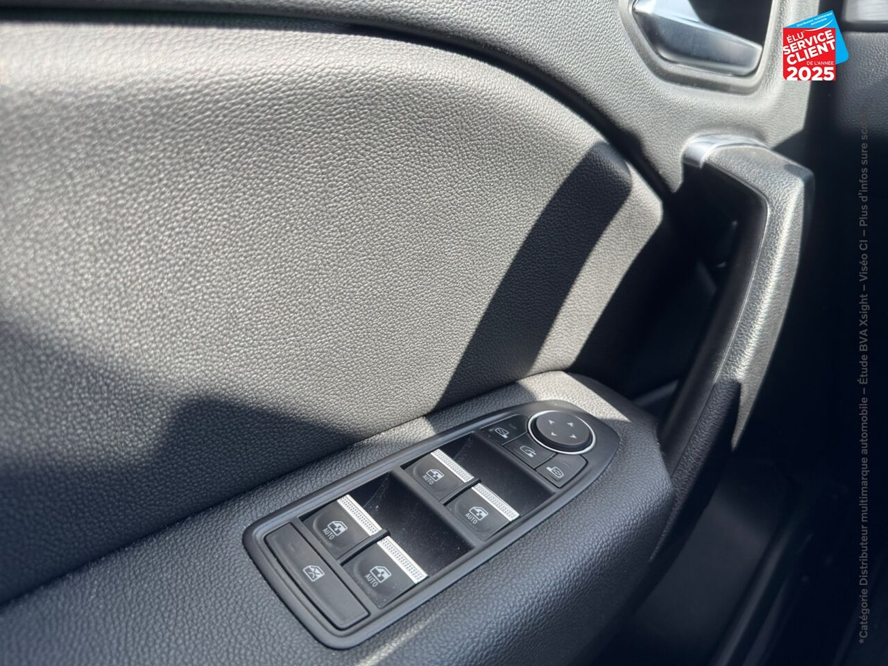 Véhicule d'occasion RENAULT CAPTUR 1.6 E-TECH PLUG-IN 160CH INTENS chez Toyota Metz