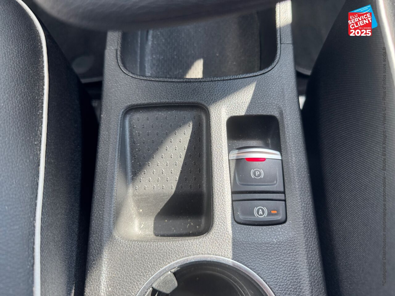 Véhicule d'occasion RENAULT CAPTUR 1.6 E-TECH PLUG-IN 160CH INTENS chez Toyota Metz
