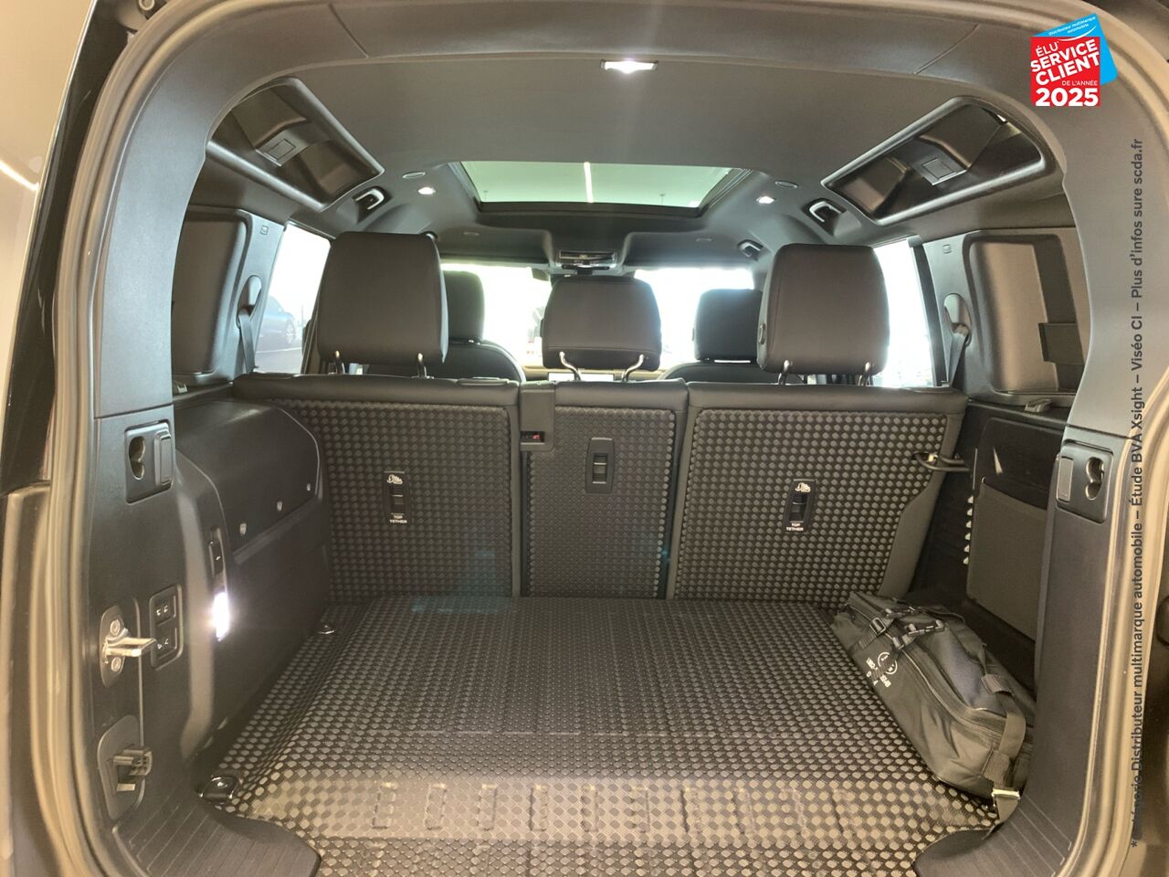 Véhicule neuf LAND-ROVER DEFENDER 110 2.0 P300E X-DYNAMIC SE chez Land Rover Metz