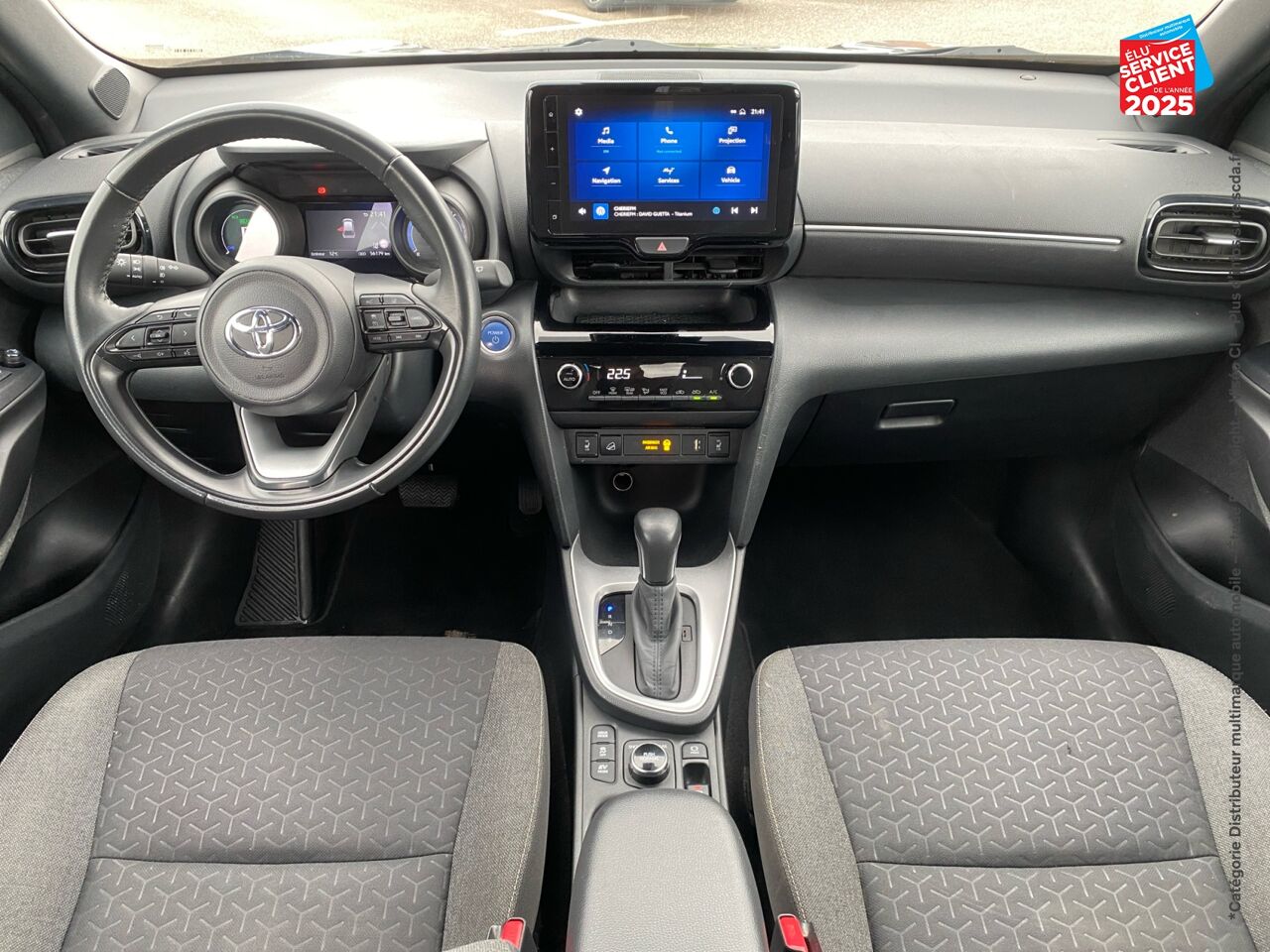 Véhicule d'occasion TOYOTA YARIS CROSS 116H DESIGN AWD-I MY22 chez Toyota Besançon