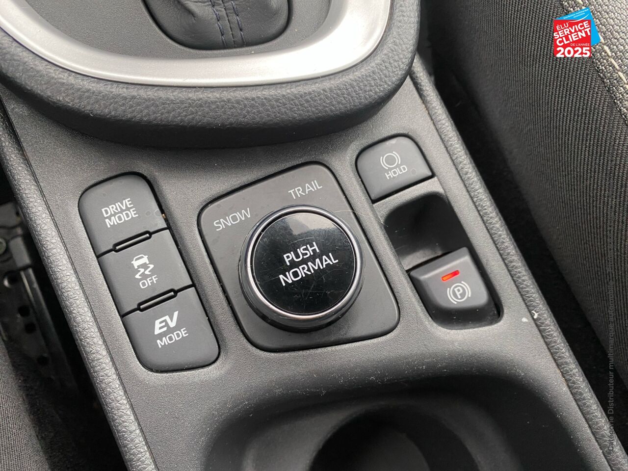 Véhicule d'occasion TOYOTA YARIS CROSS 116H DESIGN AWD-I MY22 chez Toyota Besançon