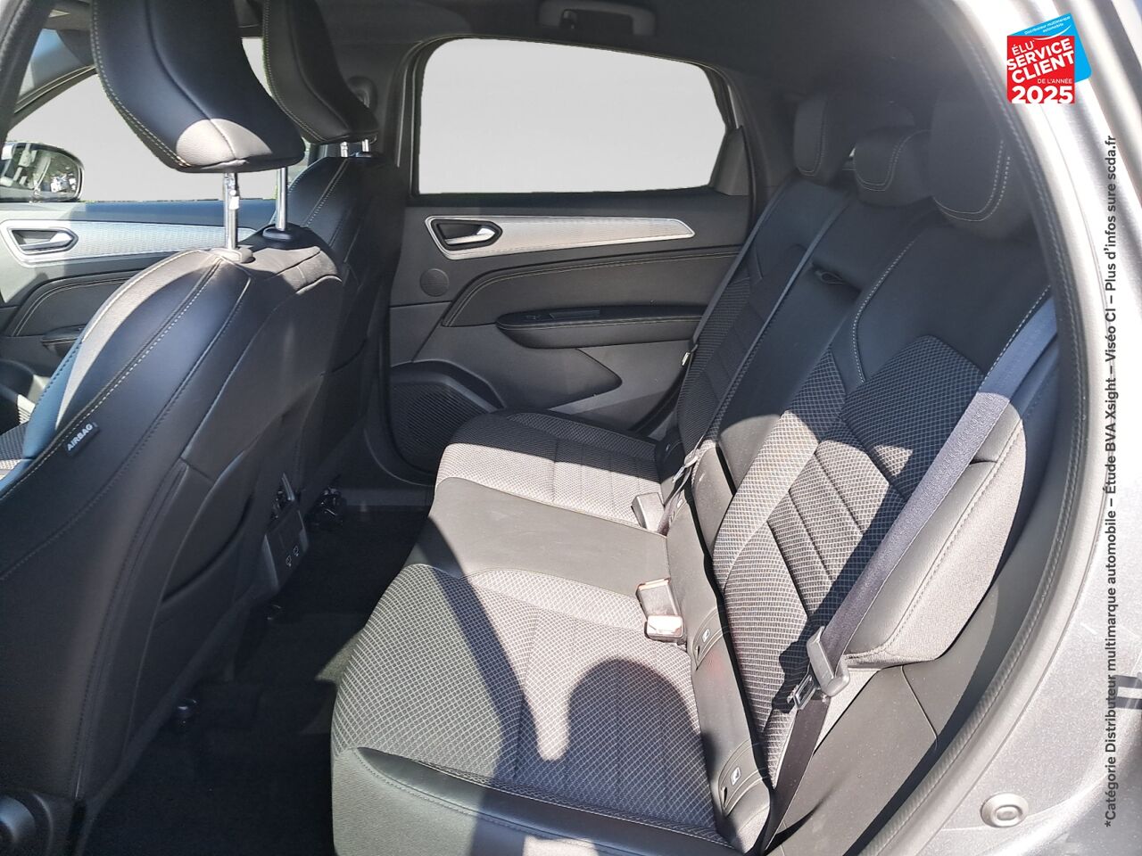 Véhicule d'occasion RENAULT ARKANA 1.6 E-TECH 145CH FULL HYBRID TECHNO -23 chez Peugeot Charleville
