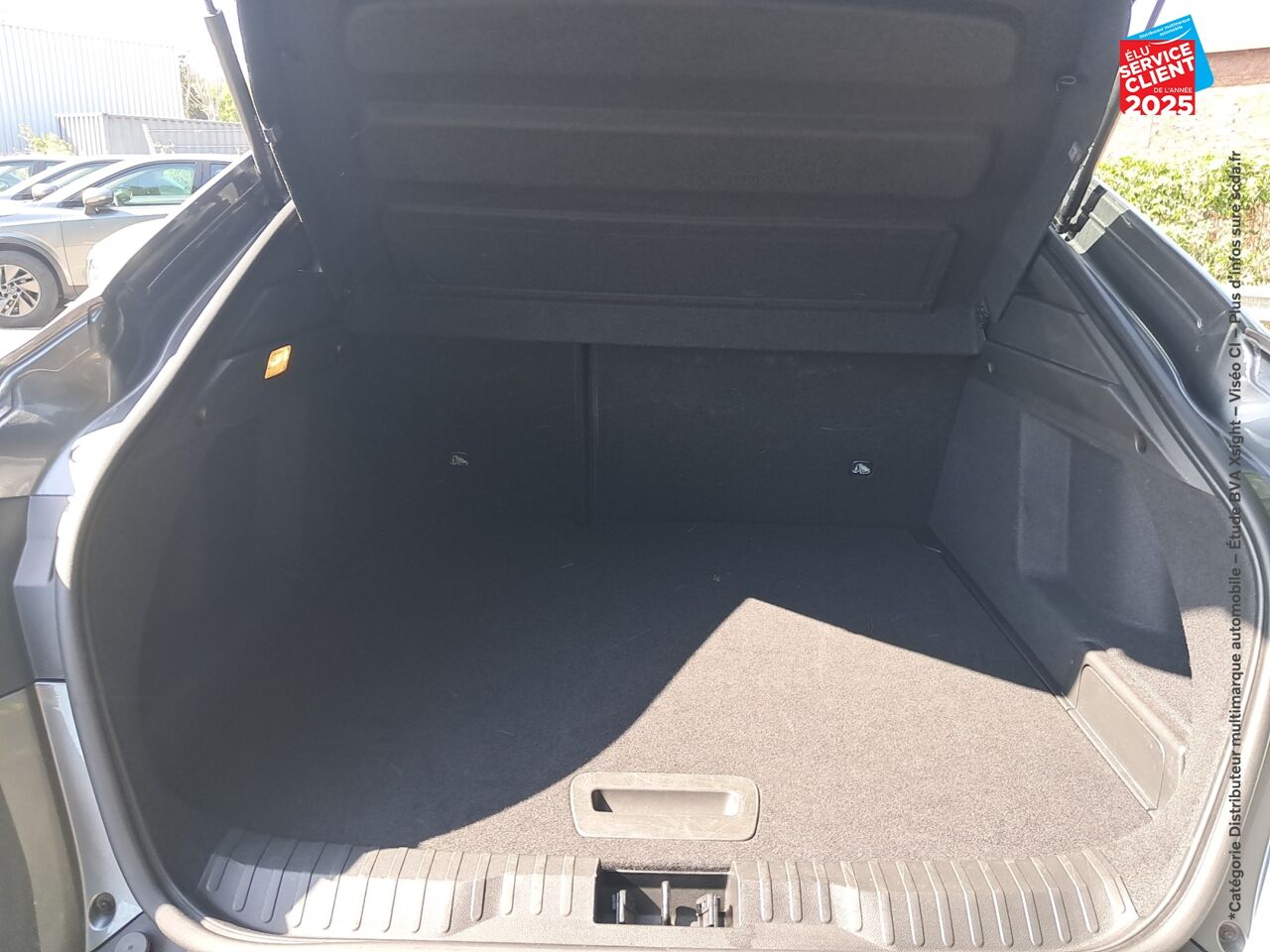 Véhicule d'occasion RENAULT ARKANA 1.6 E-TECH 145CH FULL HYBRID TECHNO -23 chez Peugeot Charleville